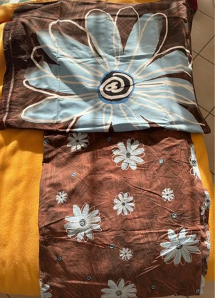 Bettwäsche in Braun mit blauen Blumen, état: Neuf sans étiquette, taille: Simple (135-150 cm x 200-220 cm), 10,00 €, 11,20 € Protection acheteurs incluse