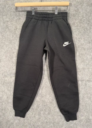Nike Standard Fit Joggers – Black – Size XS (122–128 cm), merk: Nike, staat: Goed, maat: XS, € 15,00, € 16,45 inclusief Kopersbescherming
