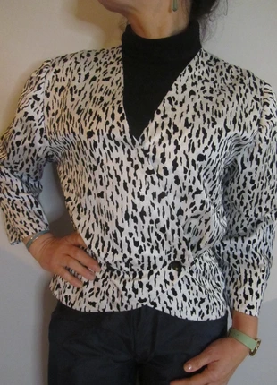 Chemisier vintage blanc à basque avec motifs noirs en velours.  Taille 38. Fait main. Vintage., marque: Vintage, état: Très bon état, taille: M / 38 / 10, 18,00 €, 19,60 € Protection acheteurs (Pro) incluse