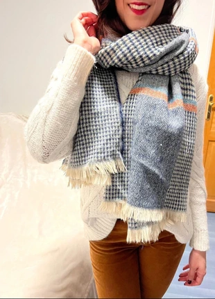 Écharpe à chevrons bleu, marque: Boutique Parisienne, état: Très bon état, 5,00 €, 5,95 € Protection acheteurs incluse