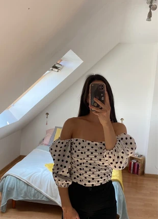 Blouse à pois noir et blanc, merk: H&M, staat: Heel goed, maat: S / 36 / 8, € 3,00, € 3,85 inclusief Kopersbescherming