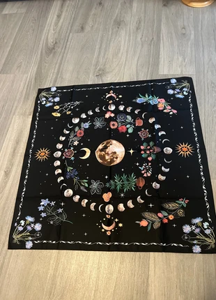 Nappe lune et fleur, marque: Inconnu, état: Neuf sans étiquette, 8,00 €, 9,10 € Protection acheteurs incluse