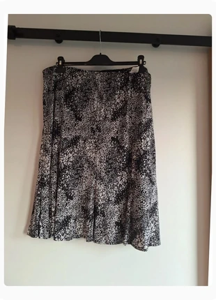 Jupe noire et blanche fluide vintage Un Temps Pour Elle, marque: Un Temps Pour Elle, état: Très bon état, taille: 5XL / 50 / 22, 7,00 €, 8,05 € Protection acheteurs (Pro) incluse