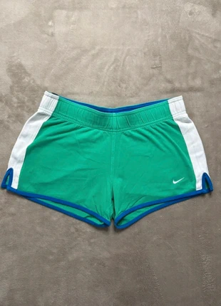 Short Nike vert - Taille S, marque: Nike, état: Très bon état, taille: S / 36 / 8, 12,00 €, 13,30 € Protection acheteurs (Pro) incluse