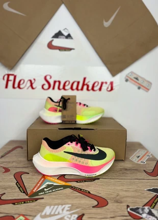 Nike Zoom Fly 5 taille 35,5, brand: Nike, condizioni: Nuovo con cartellino, taglia: 35.5, €109.00, €115.15 include la Protezione acquisti