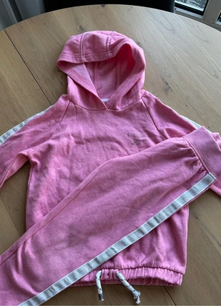 Reebok Anzug Sportanzug Cardigan Hoodie in 110 116, brand: Reebok, condizioni: Ottime, taglia: 6 anni / 116 cm, €24.00, €25.90 include la Protezione acquisti