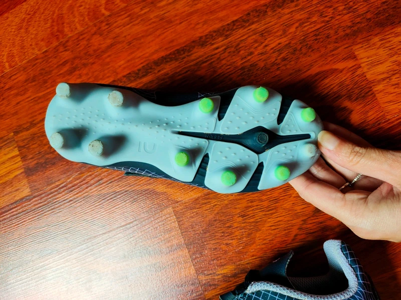 Chaussure de foot garçon taille 28 - photo numéro 5