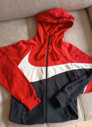 Veste à capuche Nike sportswear, marque: Nike, état: Très bon état, taille: XS, 24,00 €, 25,90 € Protection acheteurs incluse