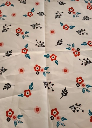 Coupon tissu fleuri, marque: TISSU, état: Très bon état, 3,00 €, 3,85 € Protection acheteurs (Pro) incluse