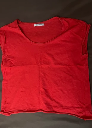 T-shirt rossa donna, merk: Pull & Bear, staat: Heel goed, maat: S / 36 / 8, € 3,00, € 3,85 inclusief Kopersbescherming