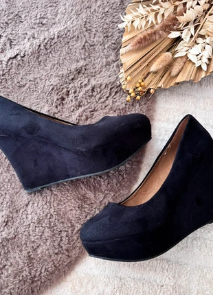 Compensées noires en daim synthétique – Urban by Gémo – pointure 38, marca: Gémo, estado: Muito bom, tamanho: 38, €13.99, €15.39 inclui Proteção do Comprador Pro