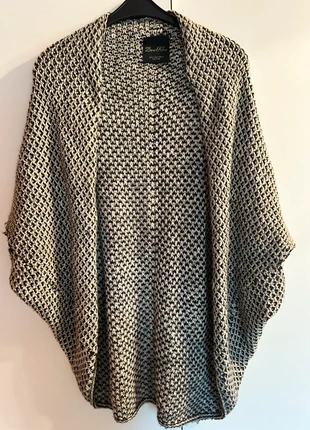 Schöne warme Steickjacke Poncho, marque: Zara, état: Très bon état, taille: M / 38 / 10, 4,00 €, 4,90 € Protection acheteurs incluse