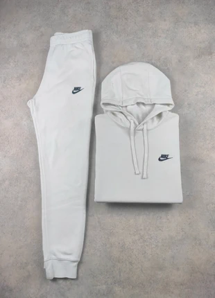 Ensemble sweat + jogging Nike club fleece logo brodé - S - blanc, marke: Nike, zustand: Sehr gut, größe: S / 36 / 8, 45,00 €, 47,95 € inklusive Vinted-Käuferschutz