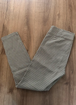 Karierte Stoffhose von Zara, merk: Zara, staat: Heel goed, maat: L / 40 / 12, € 12,00, € 13,30 inclusief Kopersbescherming