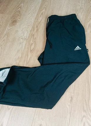 Jogging Adidas, marque: adidas, état: Très bon état, taille: M, 22,00 €, 23,80 € Protection acheteurs incluse