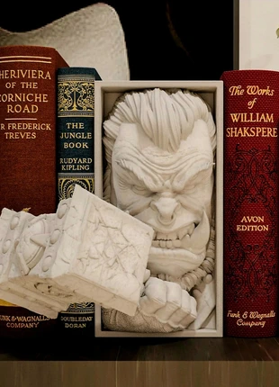 Thrall world of warcraft inspired booknook, merk: World of Warcraft, staat: Heel goed, € 24,45, € 26,37 inclusief Kopersbescherming