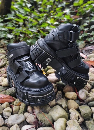 New Rock Plateau Boots, brand: New Rock, condizioni: Ottime, taglia: 39, €229.00, €241.15 include la Protezione acquisti