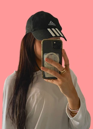 Adidas Black 3-Stripes Cap – Y2K Streetwear Sporty Look, merk: adidas, staat: Goed, maat: Universele maat, € 10,00, € 11,20 inclusief Kopersbescherming