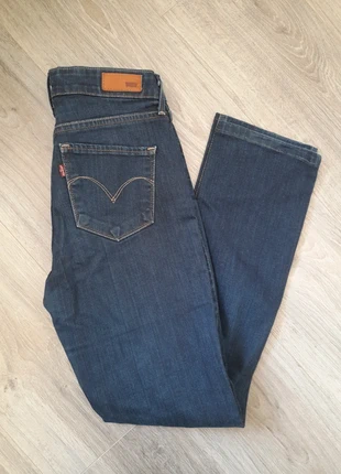 Jean Levi's femme neuf, marque: Levi's, état: Neuf sans étiquette, taille: S / 36 / 8, 22,00 €, 23,80 € Protection acheteurs incluse