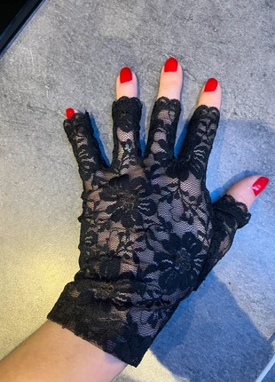 Magnifique paire de gant en dentelle, marque: Magnifique, état: Neuf sans étiquette, taille: Taille unique, 3,00 €, 3,85 € Protection acheteurs incluse