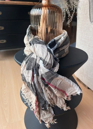 Foulard motif boutique italienne, merk: Boutique Italiana, staat: Heel goed, € 3,00, € 3,85 inclusief Kopersbescherming