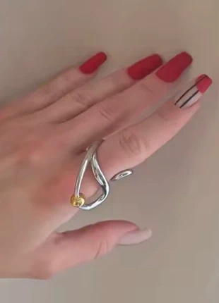 Silver tone sculptural abstract statement ring, marca: Vintage Love, estado: Muito bom, tamanho: Ajustável, €28.00, €30.10 inclui Proteção do Comprador