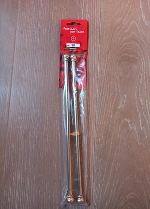 Due bastoni da tende comprensivi di chiodini per installazione, marca: Made In Italy, estado: Novo com etiquetas, tamanho: Até 149 cm, €4.00, €4.90 inclui Proteção do Comprador
