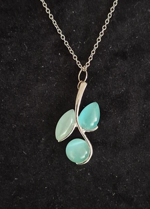 Collier avec son magnifique pendentif 🍃en branche de feuille d'olivier, marca: Fantaisie, estado: Muito bom, €3.90, €4.80 inclui Proteção do Comprador Pro