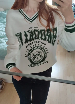 White with green oversized sweater, merk: Shein, staat: Heel goed, maat: S / 36 / 8, € 1,50, € 2,28 inclusief Kopersbescherming