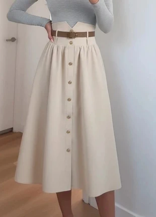 Jupe midi beige boutonnée avec ceinture, haut col carré gris clair manches longues Taille S, marca: Vintage Chic, estado: Muy bueno, tamaño: S / 36 / 8, 52,90 €, 56,25 € Protección al comprador Pro incluida