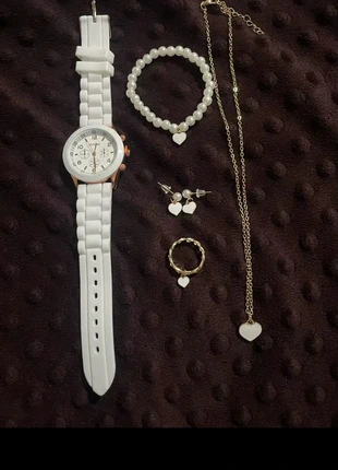 Lot bijoux femme (montre,bracelet,collier), état: Neuf avec étiquette, taille: Taille unique, 5,00 €, 5,95 € Protection acheteurs incluse