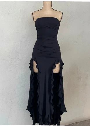 Robe bustier asymétrique noire à volants, marque: noctyra, état: Neuf sans étiquette, taille: M / 38 / 10, 32,90 €, 35,25 € Protection acheteurs incluse