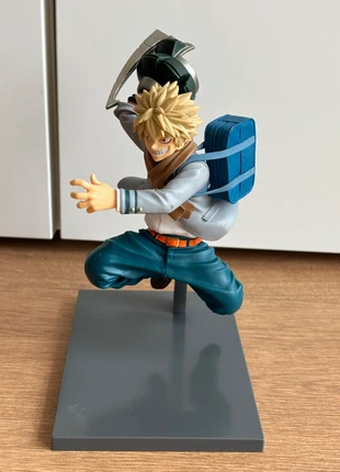 Figurine  Katsuki Bakugo, marque: Bandai, état: Très bon état, taille: Prématuré, jusqu'à 44cm, 18,00 €, 19,60 € Protection acheteurs incluse