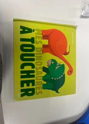 Mes dinosaures à toucher, staat: Goed, € 2,00, € 2,80 inclusief Kopersbescherming