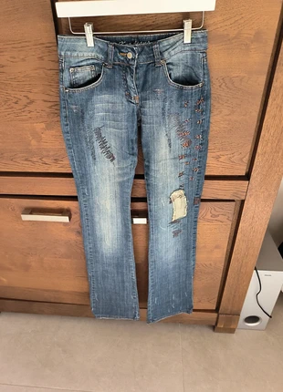 Jean femme taille 36 avec broderie et jolie décoration coupe boot cut droite, marca: Kno Jeans, estado: Novo sem etiquetas, tamanho: S / 36 / 8, €8.00, €9.10 inclui Proteção do Comprador