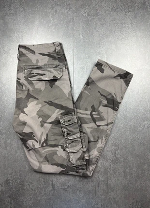 Pantalon cargo camouflage gris Wrangler regular fit taille 30*32 / EU 46, brand: Wrangler, condizioni: Ottime, taglia: IT 42 | W32, €15.00, €16.45 include la Protezione acquisti