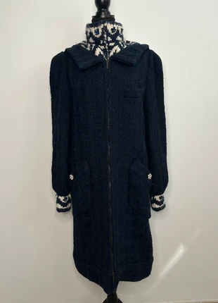 Manteau épais bleu marine et noir avec col intégré, marque: Chanel, état: Très bon état, taille: M / 38 / 10, 2 500,00 €, 2 550,00 € Protection acheteurs (Pro) incluse
