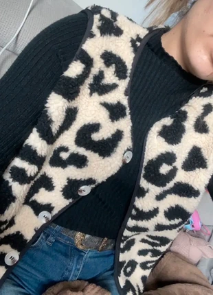 🐆 Gilet sans manches léopard en moumoute 🖤 Style cosy & tendance, marque: Fashion, état: Très bon état, taille: M / 38 / 10, 27,00 €, 29,05 € Protection acheteurs incluse