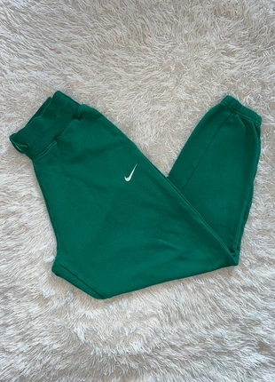 Pantalon de survêtement jogging Nike vert taille M, marque: Nike, état: Bon état, taille: M / 38 / 10, 25,00 €, 26,95 € Protection acheteurs incluse