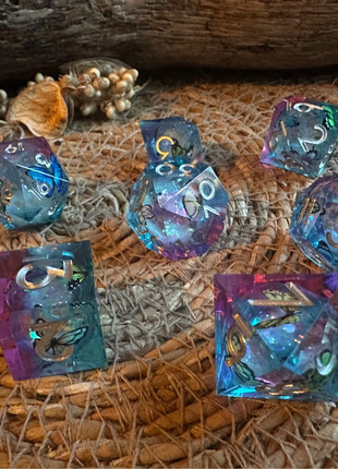 D&D dice set / dobbelstenenset / vlinders / blauw - paars, marca: DND, estado: Novo com etiquetas, €25.00, €26.95 inclui Proteção do Comprador