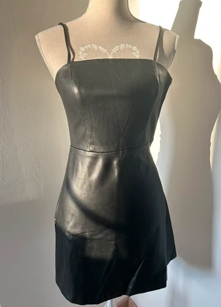 Robe mango similicuir noir - taille XS (34) - très bon état, merk: Mango, staat: Heel goed, maat: XS / 34 / 6, € 10,00, € 11,20 inclusief Kopersbescherming