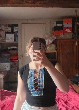 Tee-shirt femme noir style Y2K – détail jean à lacets – taille unique, brand: Miel, condition: Very good, size: One size, €10.00, €11.20 includes Buyer Protection