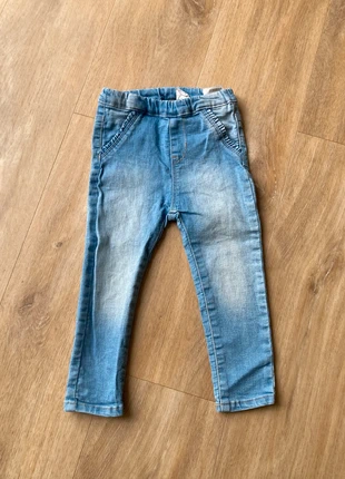 Jean h&m 18-24 mois, merk: H&M, staat: Heel goed, maat: 18-24 maanden / 86 cm, € 4,00, € 4,90 inclusief Kopersbescherming