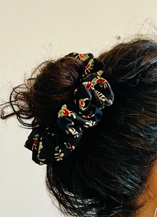 Chouchou élastique scrunchie, marca: Boutique Parisienne, estado: Muy bueno, 4,00 €, 4,90 € Protección al comprador Pro incluida