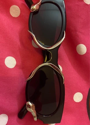 opium sunglasses, merk: Vintage Dressing, staat: Nieuw zonder prijskaartje, € 10,00, € 11,20 inclusief Kopersbescherming