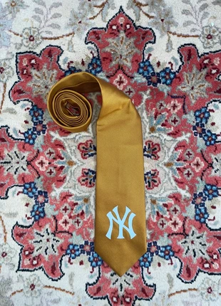 NY Yankees tie, merk: Made In Italy, staat: Nieuw met prijskaartje, € 15,00, € 16,45 inclusief Kopersbescherming