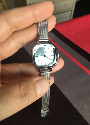 Montre carrée argentée quartz, marque: sans marque, état: Très bon état, taille: Jusqu'à 30 mm, 18,00 €, 19,60 € Protection acheteurs incluse