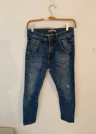 Jean slim effet usé – La fée maraboutee– Taille 36, merk: La Fee Maraboutee, staat: Heel goed, maat: S / 36 / 8, € 18,90, € 20,55 inclusief Kopersbescherming