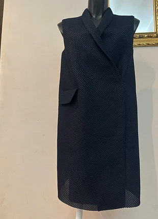 Eleganza architettonica: Gilet/smanicato lungo COS, merk: COS, staat: Heel goed, maat: S / 36 / 8, € 45,00, € 47,95 inclusief Kopersbescherming