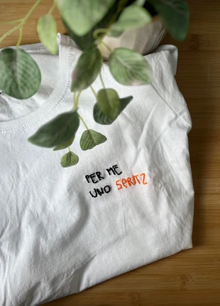 T-shirt bianca ricamata a mano, brand: Filimini, condizioni: Nuovo senza cartellino, taglia: M / IT 42 / EU 38, €15.00, €16.45 include la Protezione acquisti